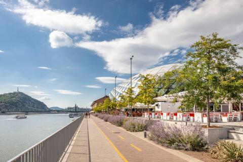 Sunny Rooms At Danube Boedapest Buitenkant foto